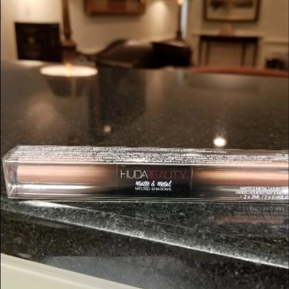 Huda beauty liquid eyeshadow and shimmer